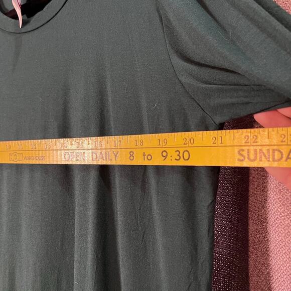 Sheila Rose Long Bell Sleeve Green Top Size Large Preowned with Tags - Picture 5 of 6